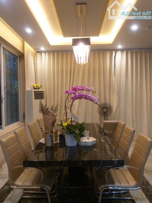 Bán Nhà MT Nguyễn Minh Hoàng Khu K300 Q.Tân Bình - 10x22m Hầm 3 tầng giá chỉ 54 tỷ. - 18