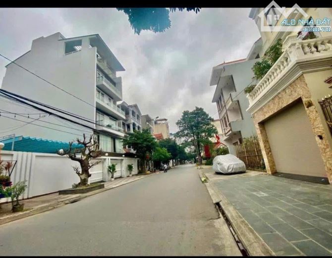 P Tuấn... Đất đẹp Siêu Hiếm xây khách sạn• Biệt Thự mặt đường Hoàng Thế Thiện - DT 100m2 - 2