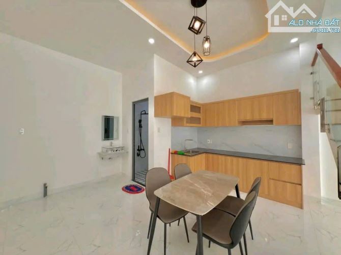 nhà lầu mới xây sổ hồng đầy đủ full thổ cư gần trung tâm di chuyển nhanh bao sang tên - 2