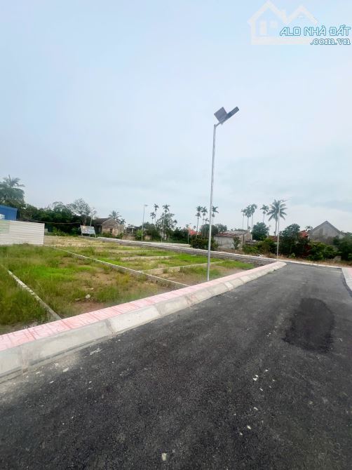 BÁN ĐẤT NẰM NGAY ỦY BAN XÃ BÁT TRANG, CÁCH MẶT ĐƯỜNG 301, CHỢ, TRƯỜNG HỌC 400M - 2
