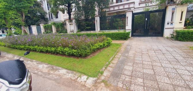 Bán biệt thự cao cấp Ciputra Nguyễn Hoàng Tôn 300 m² – mặt tiền 12 m – vị trí VIP - 2