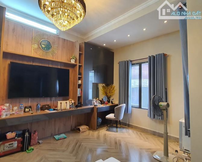 BÁN BIỆT THỰ VIP VÕ THỊ SÁU, Q1: 4 Tầng, DT 112.8m², Sát Công Viên Lê Văn Tám, Giá 28 Tỷ! - 2