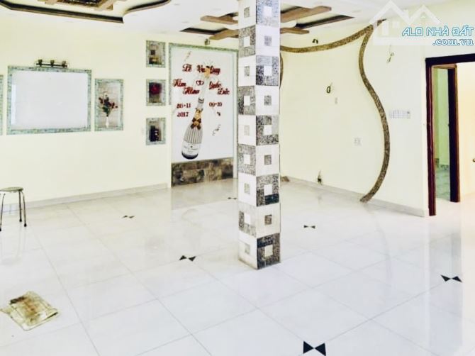 QUẬN 11 – LẠC LONG QUÂN – HẺM 8M XE HƠI TRÁNH – NGANG KHỦNG 8M – 130M² VUÔNG A4 – 4 TẦNG - 2