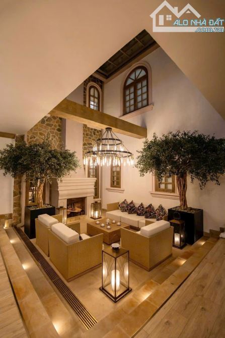 VILLA CAO CẤP THIẾT KẾ VỪA CỔ ĐIỂN + HIỆN ĐẠI, SANG TRỌNG VÀ TINH TẾ 460M2 GIÁ 69 TỶ - 2