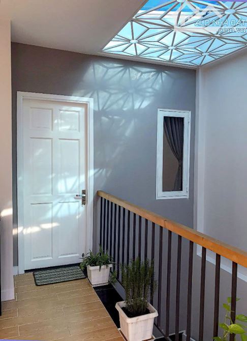 Hẻm xe hơi ngay Đồng Đen - diện tích 4.5x18m - sẵn kết cấu HĐT 20tr/tháng giá chỉ 10.9 tỷ. - 2