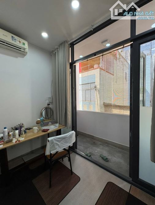 Nhà đẹp Nguyễn Thiện Thuật, P.3, Q.3, DT: 3.4 X 11m, ba lầu, giá 6 tỷ 75. - 2