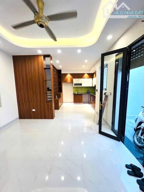 BÁN NHÀ ĐẸP LẠC LONG QUÂN, CẦU GIẤY - CÁCH HỒ TÂY VÀI BƯỚC CHÂN - 2