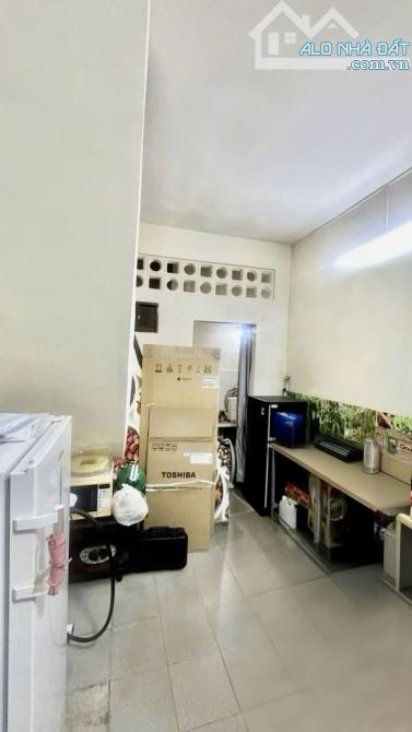 🔴 Bán nhà Trần Hưng Đạo, 3x10, 2 tầng 2PN,4,7 tỷ, sổ hồng, hẻm 3m sát mặt tiền, Quận 1 - 2