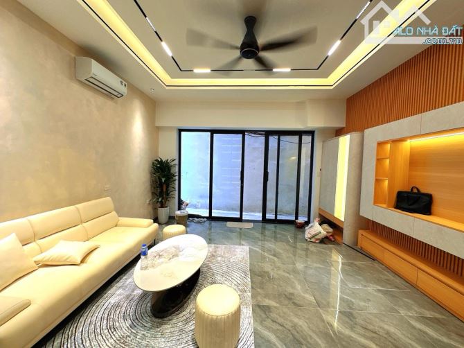 NHÀ ĐẸP MẶT PHỐ TÂY SƠN_SÁT NGÃ TƯ SỞ _TTQ ĐỐNG ĐA_THANG MÁY_KD ĐỈNH_DT41m_6T_MT5_Giá 13.8 - 2