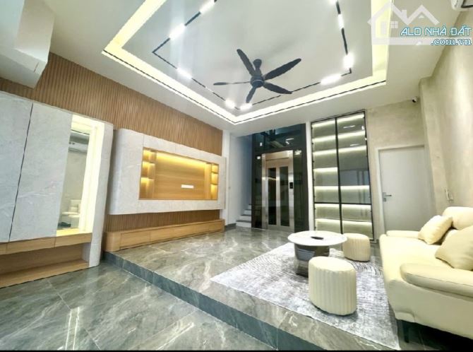 SIÊU PHẨM:MỚI COONG, THÁI THỊNH 45M, THANG MÁY, NỘI THẤT CAO CẤP, GẦN PHỐ - 2