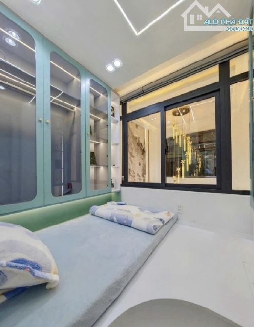 Nhà bán khu vực VIP quận 3 _ Lý Chính Thắng  5 tầng _ 8 pn  _ DT32 m2 _ Giá nhỉnh 7 tỷ - 2