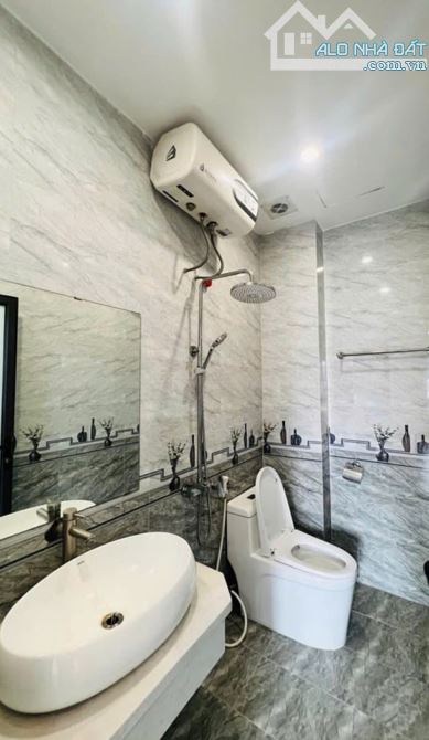 PHỐ HOÀNG QUỐC VIỆT- CHỈ 9 TỶ- LÔ GÓC - Ô TÔ TRÁNH - THANG MÁY - 2