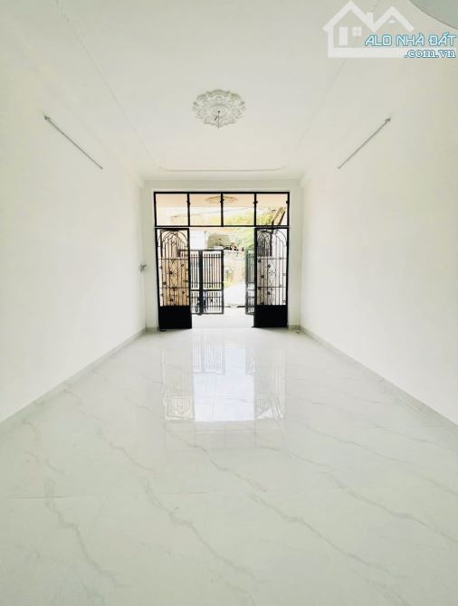 Bán Nhà Bà Điểm Hóc Môn-80 M2 (4 x 20 ) - 2Tầng -Đường10m -  Chỉ 4,95Tỷ. - 2