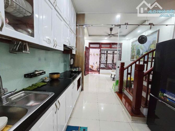 Bán nhà đẹp Long Biên, ngõ to như phố, ô tô tránh nhau cách 10m, ful.l nội thất, giá 6 tỷ+ - 2