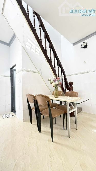 NHÀ 2 TẦNG ĐÚC 40M2 HAI MẶT HẺM. 50M RA MẶT TIỀN NGUYỄN ẢNH THỦ GẦN CHỢ ĐÔNG QUANG Q12. - 2