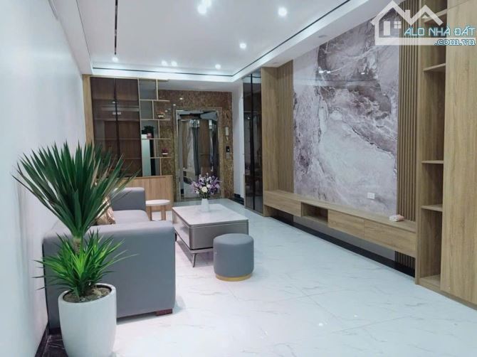CƠ HỘI HIẾM CÓ: NHÀ PHÂN LÔ CẦU GIẤY - CÓ GARA Ô TÔ, THANG MÁY, SẴN SÀNG VÀO Ở NGAY - 2