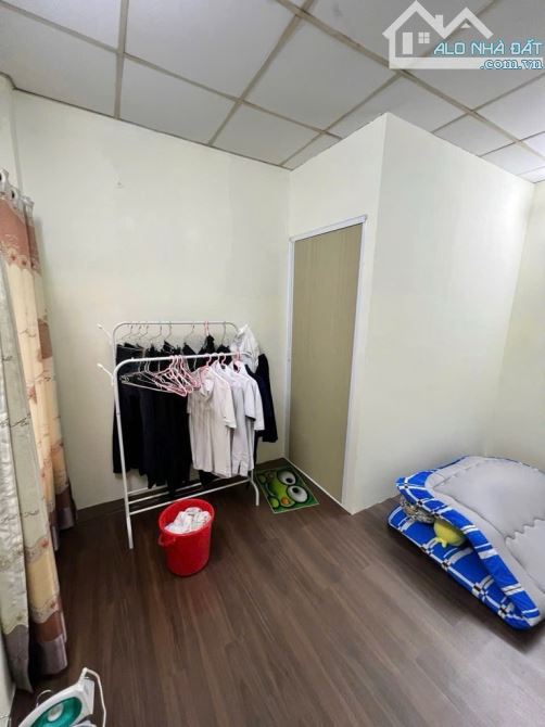 Bán Nhà  Quận 7 DTSD 45m2 ,2 Tầng , Dưới chân cầu tân thuận, Huỳnh Tấn Phát , Giá 2,350 Tỷ - 2