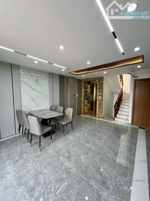 Khuôn tiền hiếm 13 tỷ, 7 tầng thang máy, Vỉa hè đường 13.5m full nội thất - 2