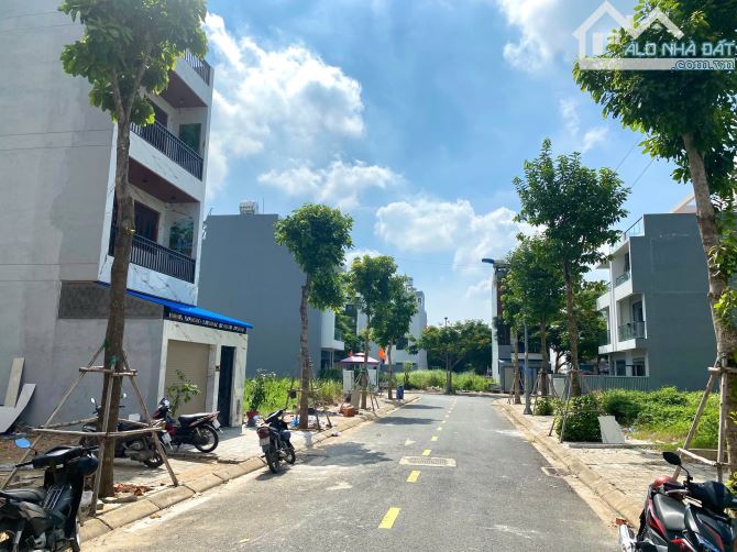 Bán gấp đất 100m2 Đông Tăng Long Q9, đường 12m, giá 7 tỷ - 2