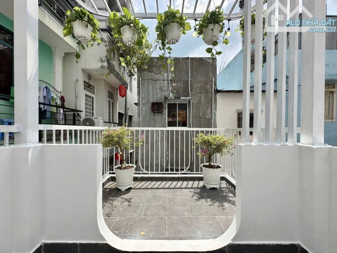 Nhà mới & đẹp Nguyễn Đình Chiểu_ P3, Phú Nhuận. DT 47m2. 3 tầng A4. 3.1m x 16m. Giá 6.5 tỷ - 24