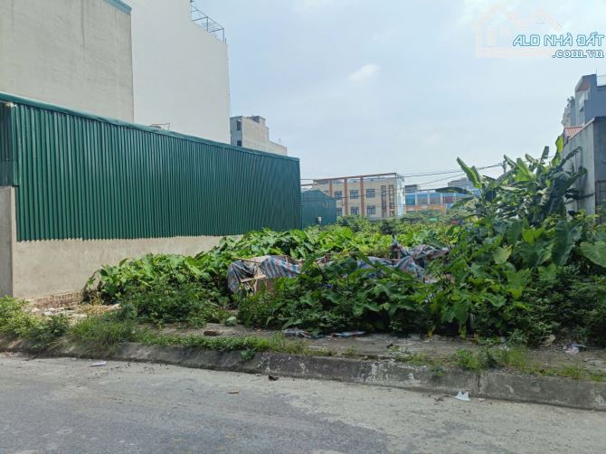 ĐẤT D.VỤ 5,5HA TRẠM TRÔI  140M, VỈA HÈ, 2 ÔTÔ TRÁNH  GIÁ 133 Tr/m2 - 3