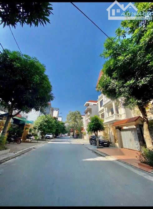 P Tuấn... Đất đẹp Siêu Hiếm xây khách sạn• Biệt Thự mặt đường Hoàng Thế Thiện - DT 100m2 - 3