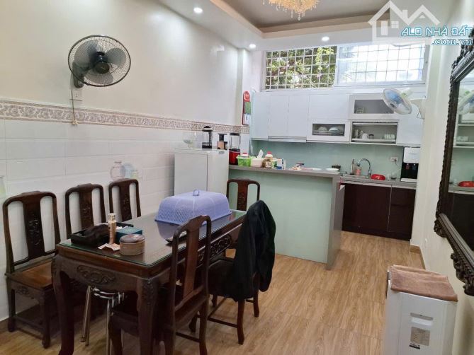 BÁN NHÀ PHÂN LÔ CẦU GIẤY - Ô TÔ ĐỖ CỬA - NGÕ THÔNG - GẦN PHỐ - VỊ TRÍ ĐẸP - CHỈ HƠN 12 TỶ - 3