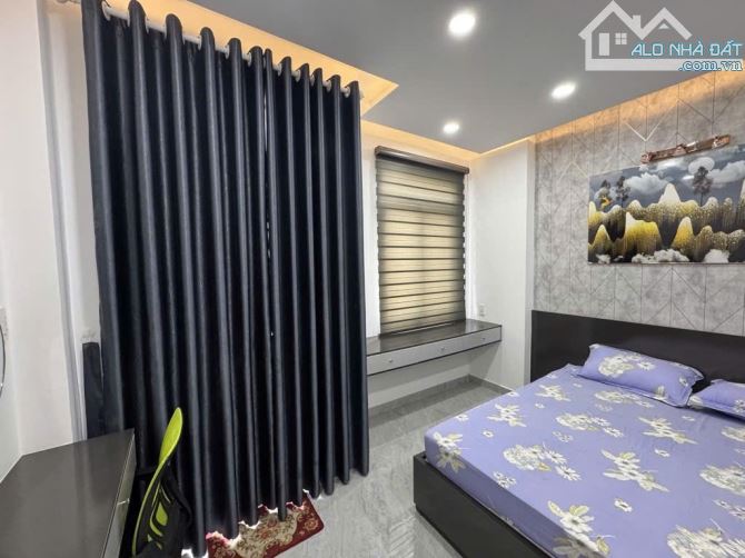 Bán nhà  5 tầng đường HÀ HUY GIÁP, phường THẠNH XUÂN,Q12,dt56m²(4x14). Hẻm 11m.Giá 6,4tỷ - 3