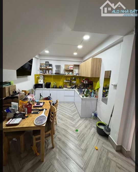 Nhà đẹp Nguyễn Thiện Thuật, P.3, Q.3, DT: 3.4 X 11m, ba lầu, giá 6 tỷ 75. - 3