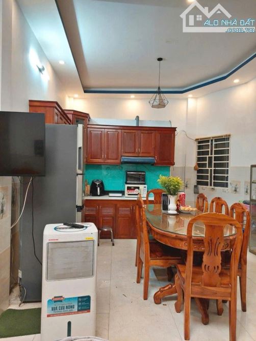 KHU SÂN BAY . NGAY CHỢ . GẦN MẶT TIỀN NGUYỄN KIỆM . CÁCH HXH 15M . 4TẦNG . 50M2, NGANG 4.5 - 3