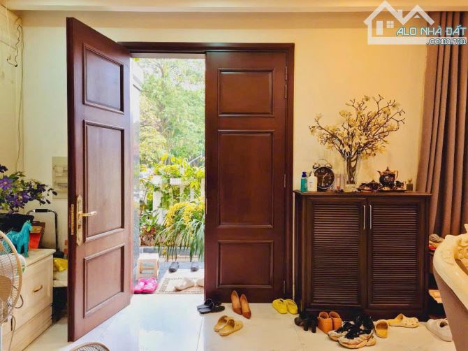 BÁN BIỆT THỰ ANH ĐÀO – VINHOMES RIVERSIDE - Giá: 60 Tỷ | Diện tích: 164m² | MT: 10m | 4 Tầ - 3