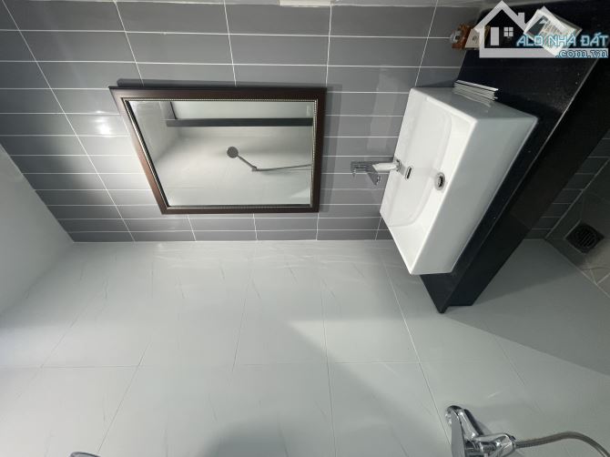 Nhà Siêu Đẹp Hẻm 4m 3 Tầng 2 Phòng 3 wc sát Vách Q10 chỉ 2.98 tỷ - 3