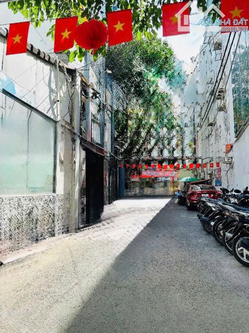 Q.3 – CMT8 – 325M² –  NGANG 14M - 3 TẦNG, CHDV - THU 1TỶ5-2TỶ/NĂM – NGỘP BANK - 3