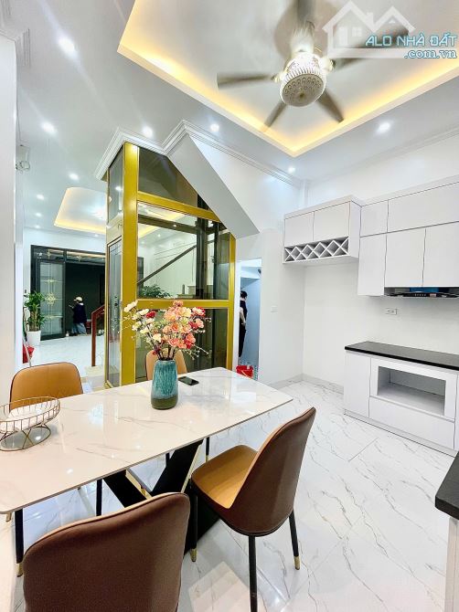 Chính chủ bán nhà Thái Hà 45m2, 6T thang máy, 5pn, mt 4,2m. Phân lô, 5 chỗ vào nhà.