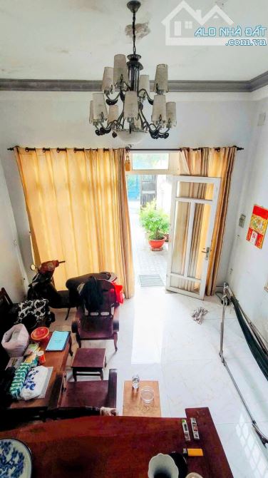 Chỉ 9,2 tỷ- HXH– căn góc Btct 2 tầng – DT: 98m²- ngang 4,5m - nở hậu –xe hơi ngủ trong nhà - 3