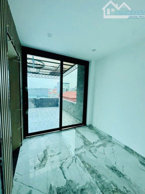 Bán nhà phố Thượng Thanh 35m2- 6 tầng- 4 phòng ngủ- 8 tỷ, thang máy, gần ô tô - 3