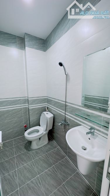 BÁN NHÀ MỚI XÂY 4 TẤM QUẬN 4 NGAY KHU VIP KHÁNH HỘI 4PN Vị TRÍ 1/ HÌNH THẬT GIÁ 6TỈ7 TL - 4