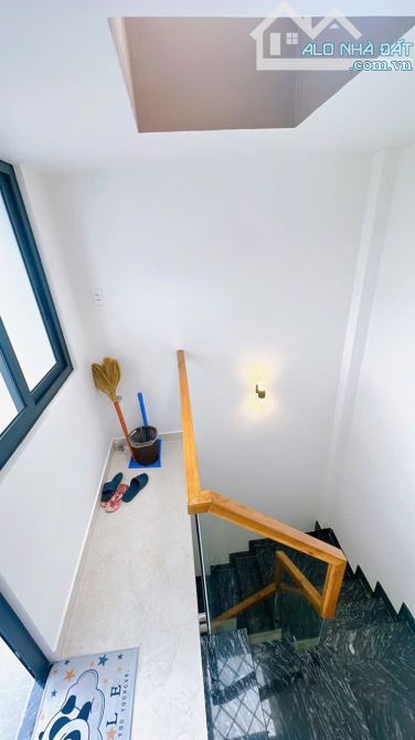 BÁN NHÀ ĐẸP 3 TẤM KHU VIP P3 QUẬN 4 HẺM 4M VỊ TRÍ 1/ HÌNH THẬT GIÁ 7TỈ 190 TL GIÁP Q1 - 4