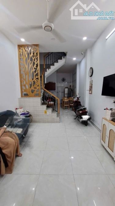 LÝ THÁI TỔ-4 TẦNG-4PN-HẺM XE HƠI-HOÀN CÔNG ĐỦ- 3,7x10,5m- chỉ 8,3 TỶ - 4
