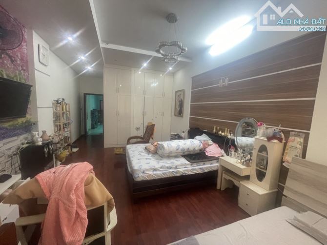 NHÀ ĐẸP 4 TẦNG - ÔTÔ NGỦ TRONG NHÀ - NGUYỄN THỊ TẦN-QUẬN 8- DT: 4,4X24 - NHỈNH 14 TỶ - 4