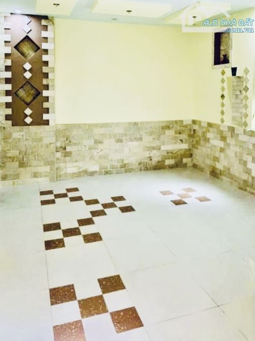 QUẬN 11 – LẠC LONG QUÂN – HẺM 8M XE HƠI TRÁNH – NGANG KHỦNG 8M – 130M² VUÔNG A4 – 4 TẦNG - 4