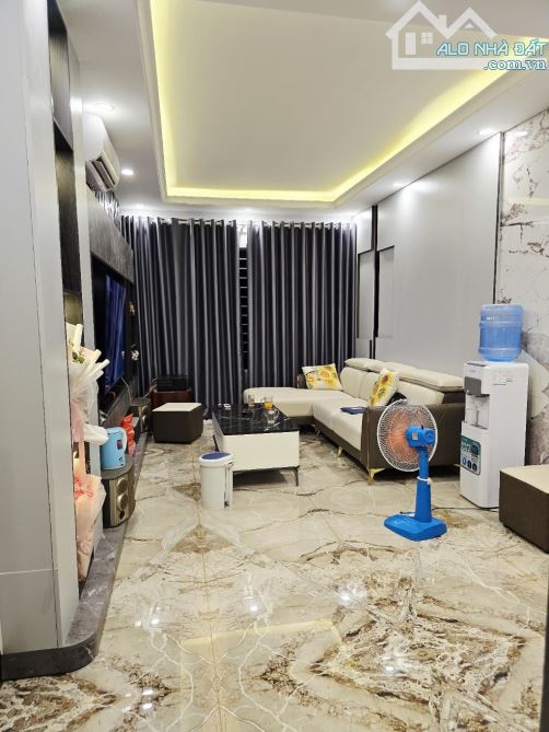 🌟 SIÊU PHẨM GIANG BIÊN – NỘI THẤT ĐẸP – Ô TÔ ĐỖ CỬA 🌟 💰 Giá chỉ 6 tỷ – Sổ đỏ đẹp - 4