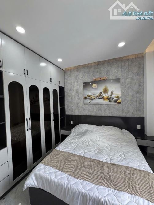Bán nhà  5 tầng đường HÀ HUY GIÁP, phường THẠNH XUÂN,Q12,dt56m²(4x14). Hẻm 11m.Giá 6,4tỷ - 4