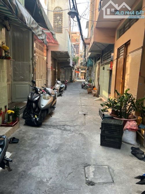 BÁN NHÀ HẺM 4M MINH PHỤNG – P2 Q11 – Diện tích: 3.3 x 10m,vuông vứt – Kết cấu: 4 tầng - 4