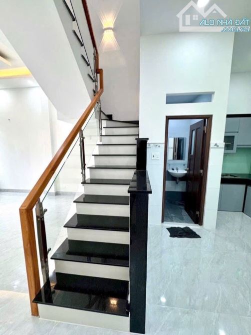 HẺM XE HƠI 1 TRỤC - NHÀ MỚI ĐƯỜNG VƯỜN LÀI TÂN PHÚ - CHỈ 6 TỶ - 4