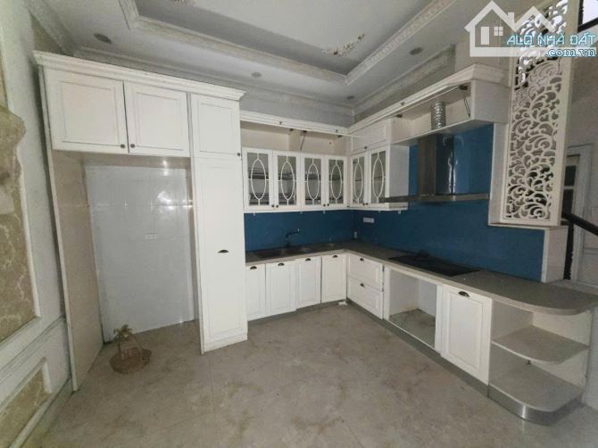 Cả Phố Đúng 1 Nhà Bán - Biệt Thự Mini Cầu Giấy - DT 60m2 × 4 Tầng - Mặt Tiền Gần 9m - 4