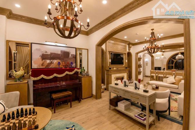 VILLA CAO CẤP THIẾT KẾ VỪA CỔ ĐIỂN + HIỆN ĐẠI, SANG TRỌNG VÀ TINH TẾ 460M2 GIÁ 69 TỶ - 4