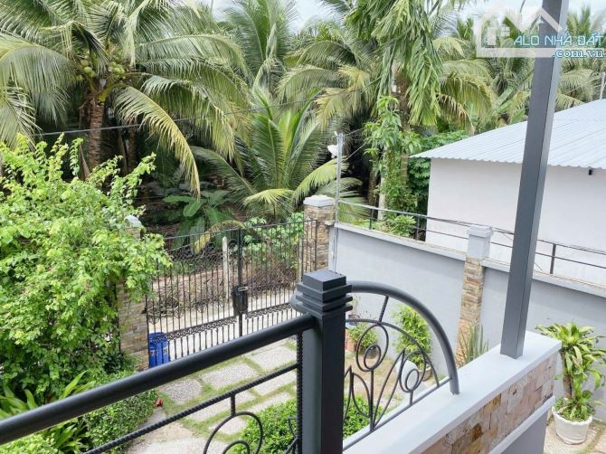 BIỆT THỰ VƯỜN QUẬN 12 -- 2 TẦNG - SỔ VUÔNG A4 - NGANG 17M X 19M DÀI - DT 326M2 - 4