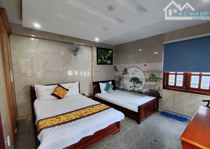 Khách sạn đường Quang Trung, gần sân bay, 104m², 5 tầng,17 phòng, dòng tiền tốt, 19,9 tỷ - 4