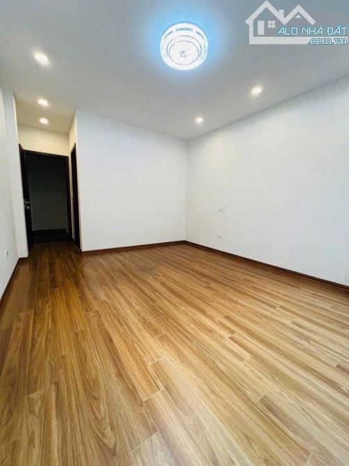 BÁN NHÀ ĐẸP LẠC LONG QUÂN, CẦU GIẤY - CÁCH HỒ TÂY VÀI BƯỚC CHÂN - 4